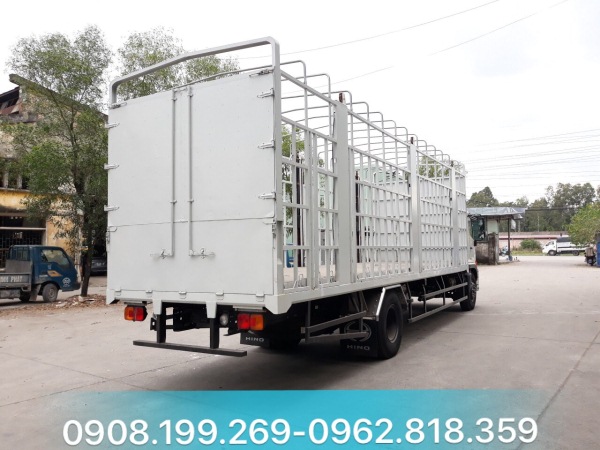 hino FG8JT7A chở vỏ bồn nước